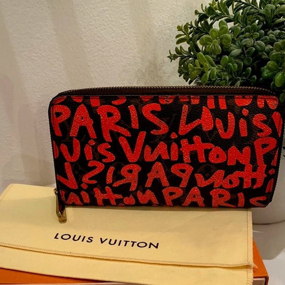 Louis Vuitton Accessories - Authentic Louis Vuitton Graffiti zippy wallet case